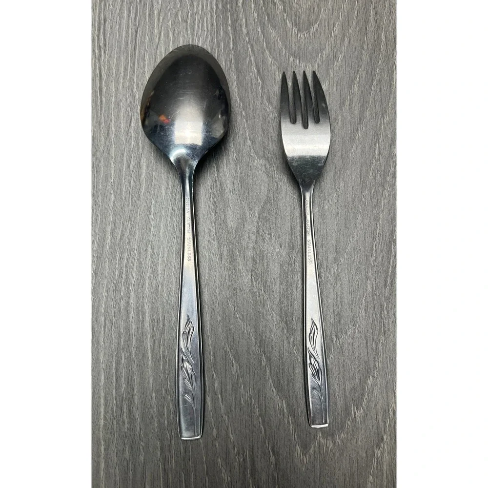 Oneida Custom Stainless Flatware Set Spoon & Fork Leaf Pattern Silverware